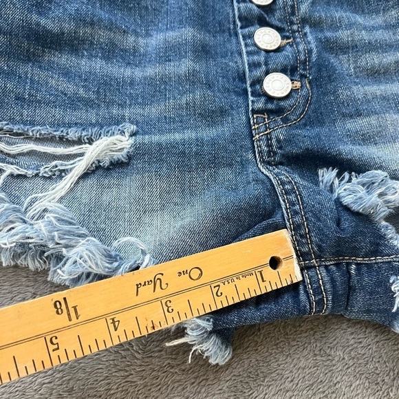Refuge button front denim distressed jean shorts with stretch size 2 - Picture 7 of 8
